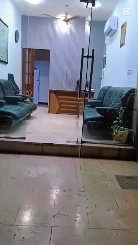 اعلان... يوجد محل للايجار في المنصور مقابل سينما الفانوس السحري للاستفسار الاتصال على الرقم ***********

نص مكتوب في الصور:
- محل للإيجار مساحة مناسبة رو واجهة زجاجية يصلح لصيدلية موقع حيوي وتجاري مجهز وخدمات متوفرة المحل مناسب لصيدلية العنوان: المنصور - سينما الفانوس السحري ***********