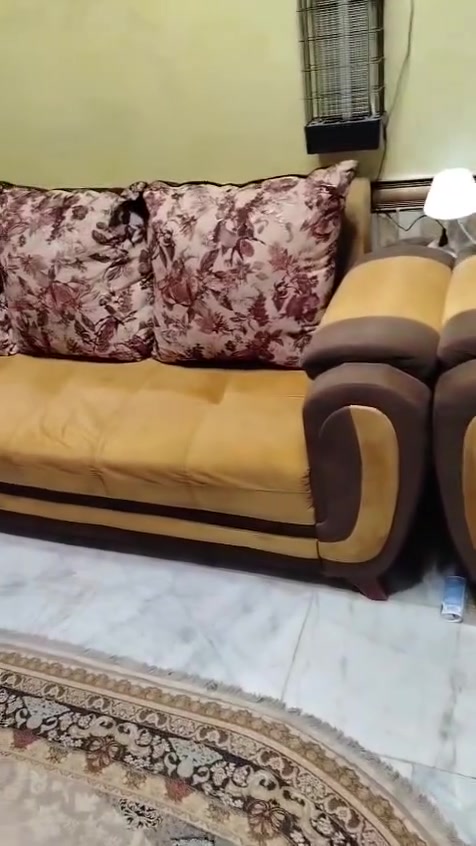 السلام عليكم طخم للبيع نظيف
5 قطع 
السعر 300 وبيه مجال 
العنوان حي العسكري 
***********
