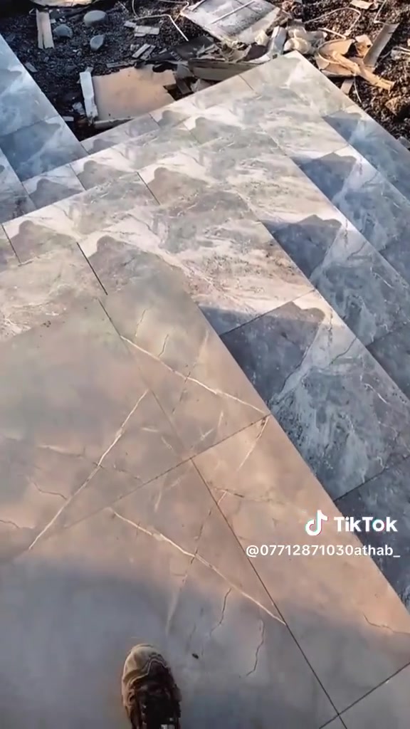 كادر سيراميك متفرق شغل نضيف درج أوله شرط
***********
