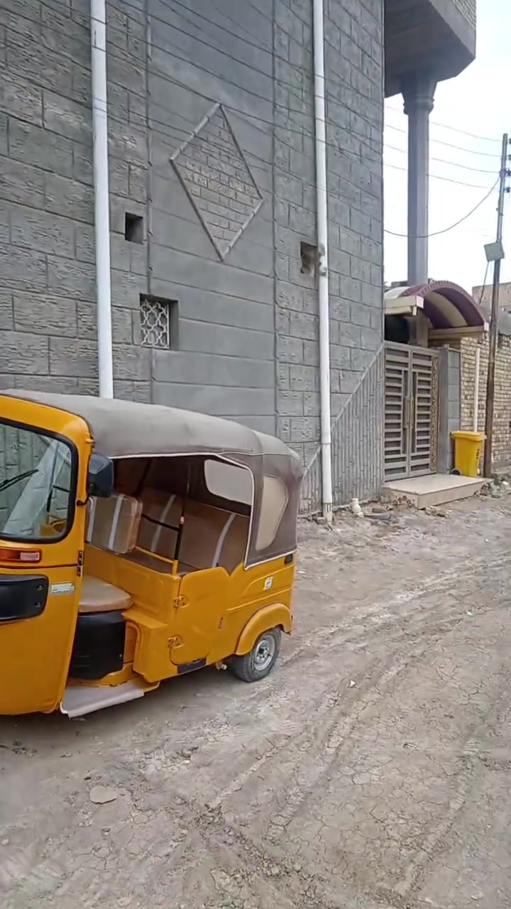 سلام عليكم بيت للبيع حي الصدرين مساحه 300 متر طابقين جاهزه لاستفسار ***********
