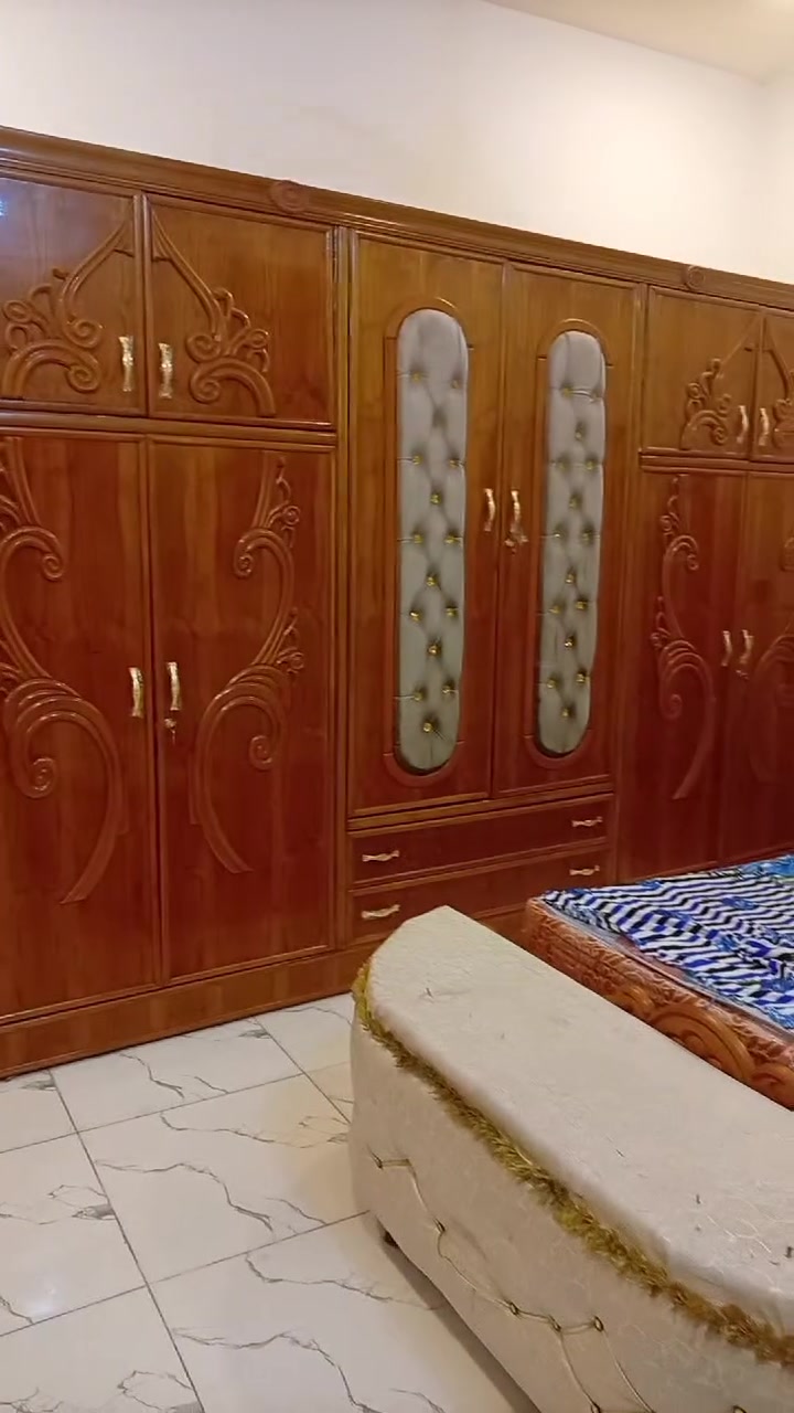 سلام عليكم غرفه عراقيه نضافه90٪مابيهه اضارار سعر 750وبيه مجال التواصل ع هاذ رقم ***********
