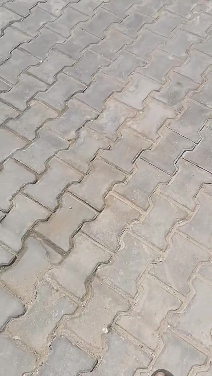 علوت زويني قرب قرب ابو ساره شارع الملعب 200 متر بناء استقبال وغرفت نوم وحمامات 2ومطبخ زاد 100متر كاع وتساب ***********

