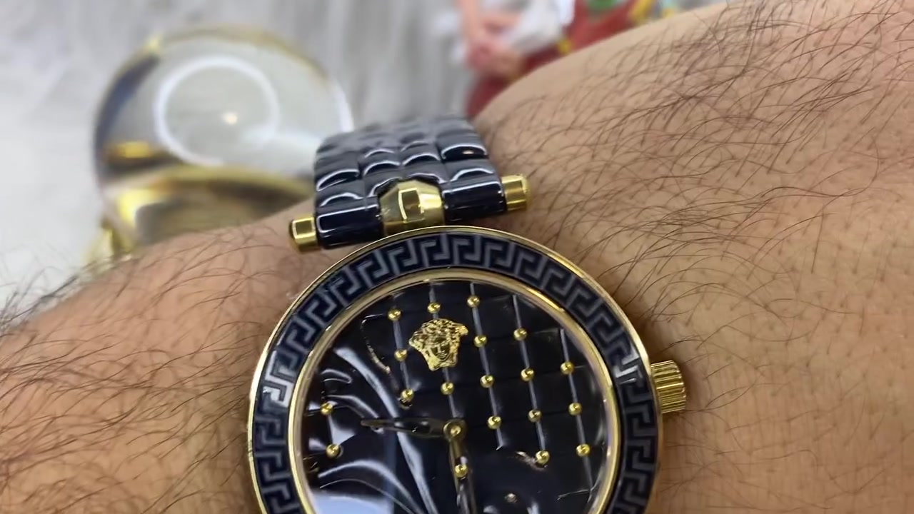 🖤✨ VERSACE | فخامة تليق بذوقك ✨🖤
⌚ Unisex – للرجال والنساء
📏 قطر 40mm | سير Ceramic أسود
✨ مينا أسود منقوش ومطعّم بالذهبي
💎 زجاج Sapphire | Bezel سيراميك
🔩 Stainless Steel مطعّم بالسيراميك
💧 مقاومة للماء 30 متر
🔒 قفل Butterfly

🔥 تصميم فاخر ومميز جدًا باليد… التفاصيل هي اللي تحچي عن الساعة.

📲 للطلب والاستفسار:
واتساب / ماسنجر
***********

📩 راسلنا الآن لمعرفة السعر والتفاصيل.@highlight

نص مكتوب في الصور:
- ساعة Versace الخزفية – تحفة فنية تتجاوز الزمن، محفورة بالذهب والتقنية السويسرية دقة سويسرية فائقة، محفورة بدقة متناهية علامة Medusa الذهبية الأيقونية عند الساعة 12 نقش فني متموج بدقة متناهية إطار Greek Key الكلاسيكي المحفور كريستال ياقوت مقاوم للخدش متانة الخزف الأسود المصقول وفخامة الذهب آلية حركة سويسرية فائقة الدقة Versace – الإرث الإيطالي، الدقة السويسرية أناقة خالدة في كل تفصيل اكتشف المجموعة الكاملة في متاجرنا المعتمدة www.versace.com