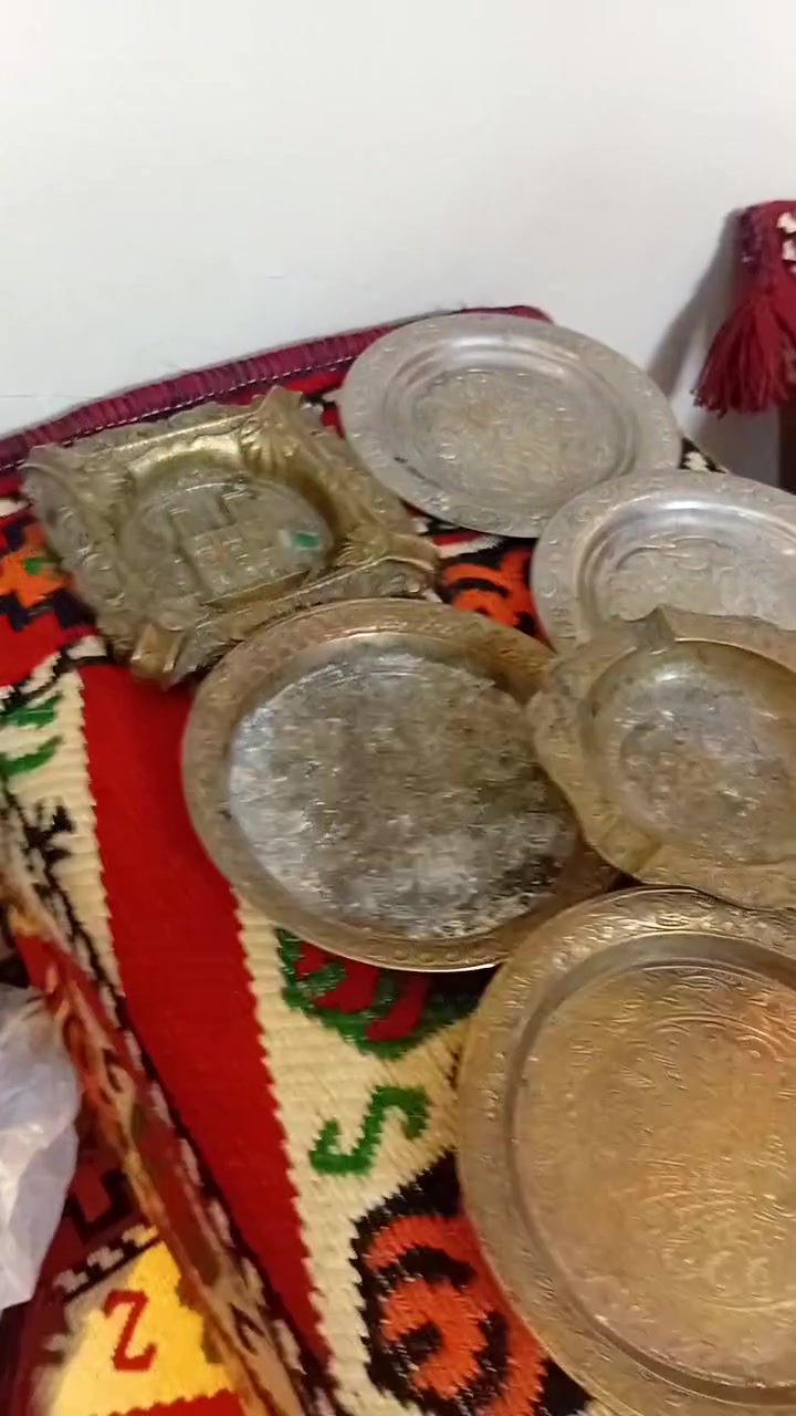 السلام عليكم للبيع نفاضات نحاس قديم ١٢ قطعه   وزن ثقيل السعر مع التوصيل ٥٠العنون بغدادالدوره رقم ***********
