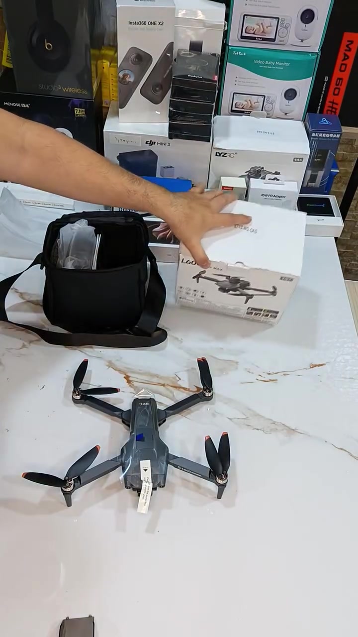 درون L600 pro max مع كمبل و يدة بشاشة عادية متوفر قطعتين مع ريشهم و الشاحن و الجنط مالهم و التفاصيل موضحة بالفيديو.

التواصل عالخاص او واتساب ***********.
