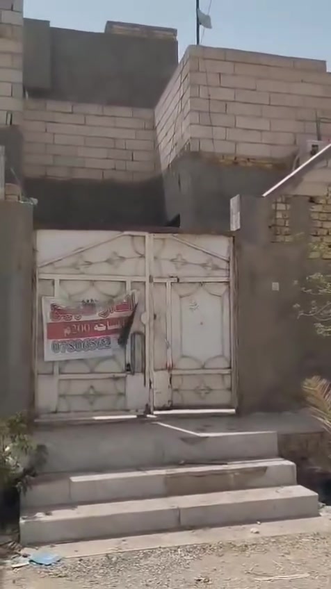 🏠 بيت للبيع - النجف الأشرف (قرب شارع المطار)
​فرصة استثمارية وسكنية ممتازة! بيت بمساحة واسعة وموقع مميز قُرب الخدمات.
​📍 الموقع:
النجف الأشرف - شارع المطار، شارع سبيس (يبعد 100 متر فقط عن الشارع العام والتبليط).
​📐 المساحة: 210 متر مربع.
🔑 التفاصيل: البيت يتكون من مشتملين منفصلين:
المشتمل الأول (طابقين):

​الطابق الأرضي: غرفتين نوم + صالة واسعة + استقبال + مطبخ + (3) صحيات.

​الطابق الثاني: غرفتين نوم (سويت) + صالة.

​🔹 المشتمل الثاني:

​غرفه نوم + صالة + مطبخ + صحيات كاملة.

​💰 السعر: 70 مليون دينار (وقابل للمجال والتفاوض للجادين).....للاستفسار ***********

