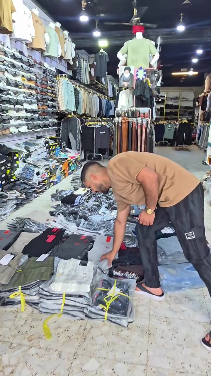 عروضات وتخفيضات نار 🔥 🔥 
2026/8/10🔥
تشكيلة مرتبة وأحدث الموديلات 👌
👕 مجمع لبسه بخمسة
أسعارنا مو بس خمسة… عدنا أسعار تناسب الكل 💥

تيشيرتات، قمصان، بناطيل وستايلات تخبل ✨
تعال شوف الجديد واختار اللي يليق عليك 😎

📞 للحجز والاستفسار: ***********
***********
