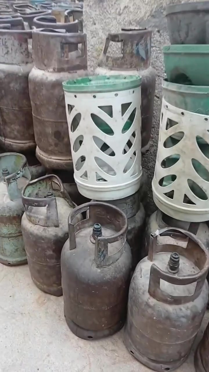 اسطوانات غاز للبيع سعره 55 الف موجود توصيل مكاني مدينة الصدر ***********
