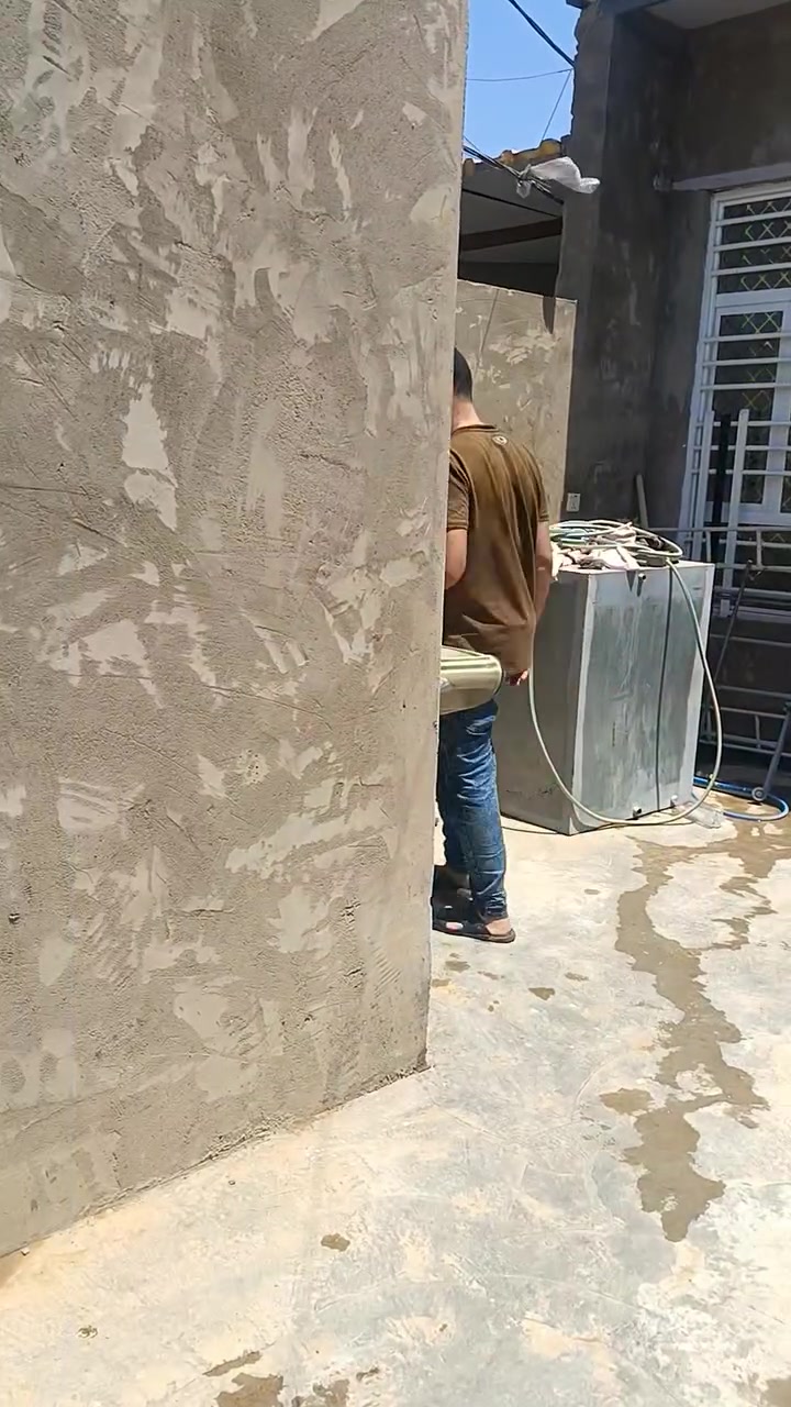 السلام عليكم بيت للبيع في منطقة العبيدي شارع معمل السيناركو، بيت كامل مكمل مساحة 125 بنأ حديث  ٢٠٢٦
 متوفر ماء كهرباء مجاري رئيسية
رقم الهاتف ***********
