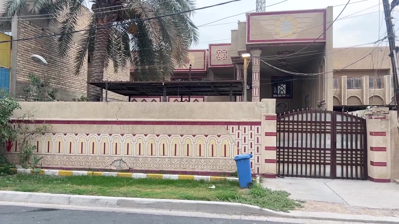 عقار للبيع في حي الخضراء محلة 641

ملاحظة مهمه المشتمل ليس من ضمن الدار 
المساحة الكلية للبيع 500 متر للتواصل على الرقم ***********
