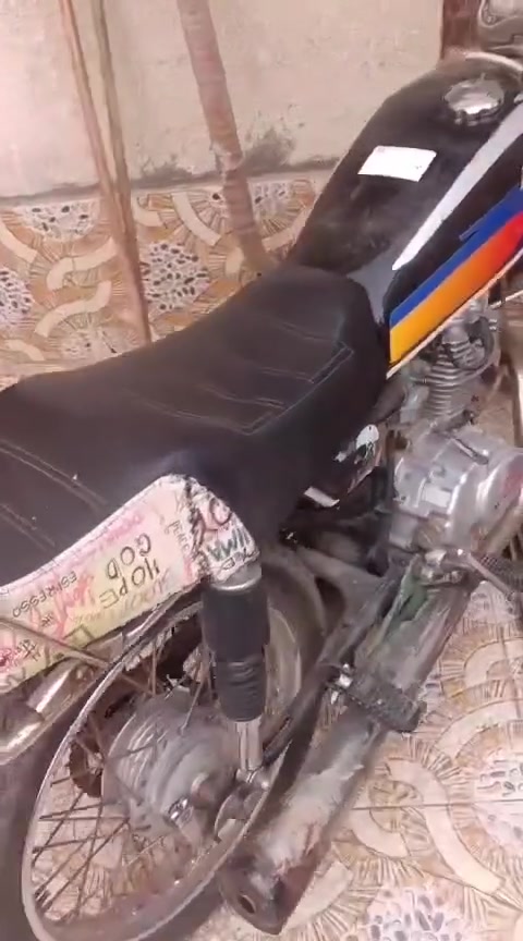 دراجه ايراني  نضيفه حلوه مال بيت مومال طربكه مكينته مامفتوحه شرط  مكاني البصرة ابو الخصيب السعر 400 وبيه مجال رقم الهاتف ***********
