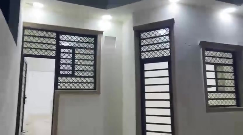 السلام عليكم 
بيت للبيع المساحه ١٤٠ متر 
يحتوي البيت على غرفتين وصاله ومطبخ ودوانيه وحمامات داخليه وخارجيه وكراج 
عنوان البيت الفروزيه شارع ٢٠ شارع المحوله 
سعر البيت ٧٠ مليون وبيه مجال قليل للتواصل ***********  @إشارة الكل
