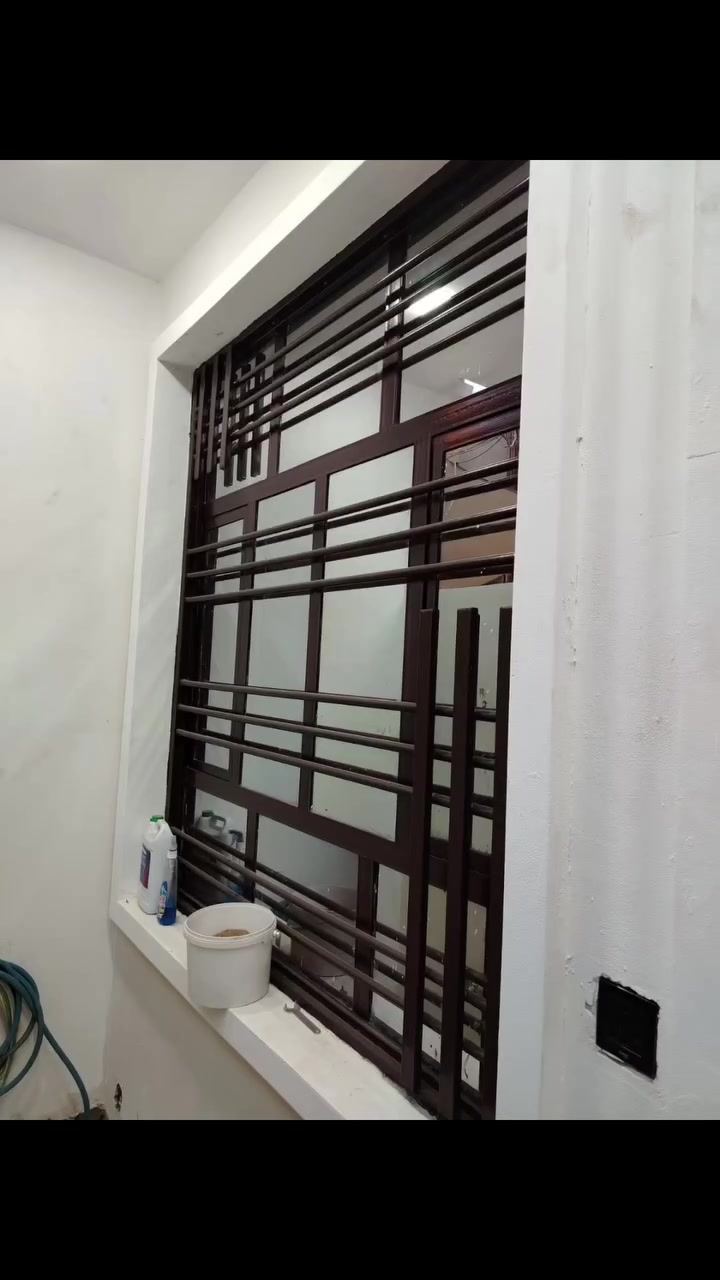 🏡 للبيع — بيت زيرو | حي تونس – آفاق عربية
📍 الموقع: حي تونس – آفاق عربية، خلف شركة تويوتا

📐 المساحة: 60م² — واقع حال 4×16

📜 طابو زراعي ملك صرف — سند 25، إنذار كاتب عدل

✨ بيت زيرو، بناء شخصي مو بناء مقاول

مع احترامي لجميع المقاولين 🤍

🏠 مكوّن من 4 طوابق + سطح، ويحتوي على 5 غرف نوم:

🔹 الأول: طرمة واستقبال، مطبخ بارد، مطبخ حار، خدمات، غرفة نوم.

🔹 الثاني: غرفتان نوم، خدمات، بلكونة.

🔹 الثالث: غرفة، هول، بلكونة.

🔹 الرابع: بيتونة + قاعة ممتدة على طول البيت.

🔹 السطح: على إيد صاحب البيت.

⚡ المنطقة مخدومة بالكامل: ماء، مجاري، تبليط وكهرباء من جميع الجهات.

🛋️ البيع شامل الأثاث بالكامل.

🔥 بيت جديد ومرتب، مناسب للسكن والاستثمار.

📲 للاستفسار والمعاينة: واتساب فقط

***********

💰 السعر: 160 مليون قابل للتفاوض للجادين فقط.
