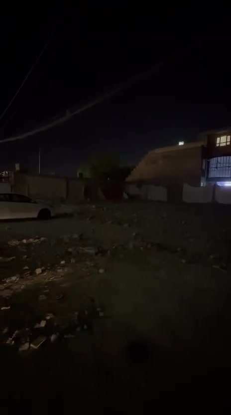 السلام عليكم للبيع ارض مكانهة حي الحسين على الشارع العام ركن على سياج امن القومي والشارع العام مساحة 680 متر ركن القطعه باقي بيهة فقط المحلات جانت بيت تفلش بقت محلات فقط للاستفسار على الرقم ***********
