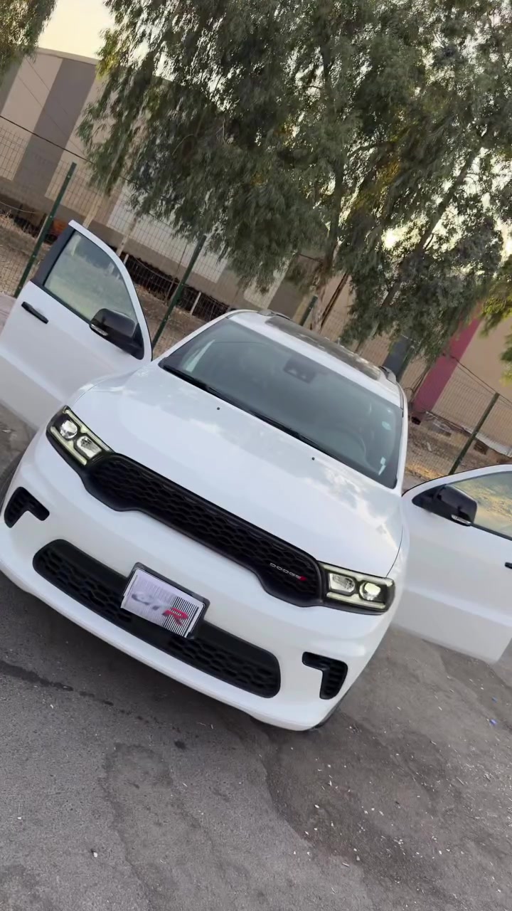 🚘 للبيع دودج دورانجو GT Plus موديل 2024. سياره كلين بدون ضربه

✨ سيارة فخمة وعائلية، مواصفات عالية ومحرك قوي، والدفع خلفي RWD.

🔹 الموديل: 2024
🔹 الفئة: GT Plus
🔹 اللون: أبيض
🔹 الدفع: خلفي RWD
🔹 المحرك: V6 Pentastar سعة 3.6 لتر
🔹 القوة: 295 حصان
🔹 القير: أوتوماتيك 8 سرعات
🔹 3 صفوف مقاعد

🔥 المواصفات والتجهيزات:

✅ مقاعد جلد
✅ كراسي أمامية كهربائية
✅ تبريد المقاعد الأمامية
✅ تدفئة المقاعد الأمامية
✅ تدفئة المقاعد الخلفية
✅ ستيرن كهربائي
✅ ستيرن مدفأ
✅ فتحة سقف كهربائية
✅ باب خلفي كهربائي
✅ مرايا جانبية كهربائية مع خاصية التعتيم ونقاط عمياء
✅ شاشة Uconnect قياس 10.1 إنش
✅ Apple CarPlay
✅ Android Auto
✅ ملاحة GPS
✅ كاميرا خلفية
✅ حساسات اصطفاف
✅ تحكم مناخي ثلاثي المناطق
✅ تشغيل عن بُعد
✅ دخول وتشغيل بدون مفتاح
✅ جنوط 20 إنش
✅ إضاءة LED

🛡️ أنظمة الأمان والرادارات:

🔸 رادار مثبت سرعة متكيف Adaptive Cruise Control
🔸 رادار تحذير الاصطدام الأمامي
🔸 نظام مراقبة النقطة العمياء Blind Spot
🔸 تحذير حركة المرور الخلفية Rear Cross Traffic Alert
🔸 نظام الكبح المساعد عند الطوارئ
🔸 حساسات أمامية وخلفية
🔸 نظام الثبات الإلكتروني
🔸 نظام التحكم بالجر
🔸 ABS
🔸 وسائد هوائية متعددة
🔸 مراقبة ضغط الإطارات

💎 دورانجو GT Plus — فخامة، قوة، راحة ومواصفات ممتازة ممشئ45 الف ميل 

📍 الموقع: [موصل]

📞 للتواصل: [***********]

🔥 للجادين فقط
