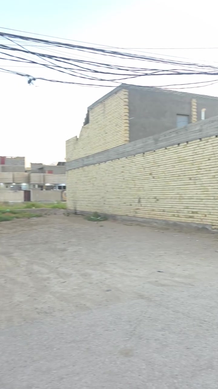 قطعة ارض مساحة 200 متر طابو زراعي سند 25 حي الاسرى _ شارع الدكتورة (الصويرة) بداية الشارع خدمات كاملة ***********
