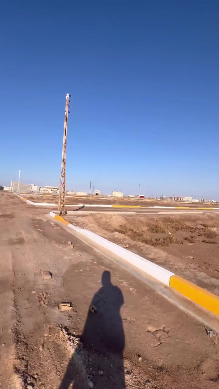 البيع 200متر ركن الوجه 10ونزال 20 حي سلام خلف لهزه قرار محكمه نذار بيه  بيه خدامت مي وكهرباء ونت وتبليط شتراك البيع تعهدلك بل بناء ولمواد تدخل بل مكاتبه تعهدلك تبني لمنطقه مسكونه بيه عالم وقريب عليك مصتوصف سعر 23 رقم ***********
***********
