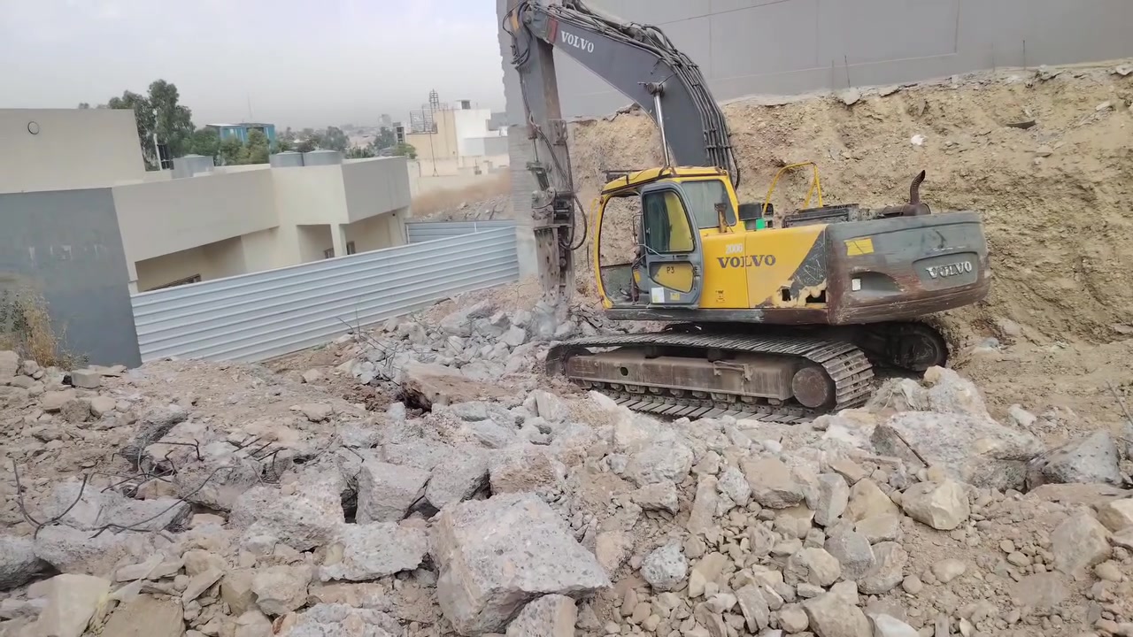 حفاره فالفو • ٢١٠LC • الموصل