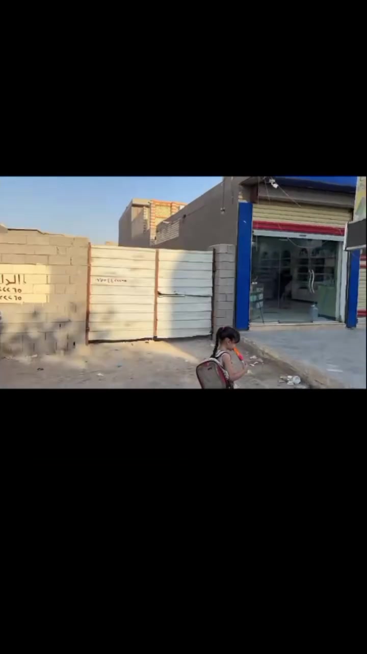 سلام عليكم قطعه ارض مساحه 650متر و  50 متر طابو  سند و 600 متر زراعي بيها مشتملات عدد اثنين كل مشتمل مساحه 100 متر الاول بناء قديم عقاده والثاني بناء جديد على شارع تجاري سعر ١٥٠ وبي مجال للاستفسار ***********
