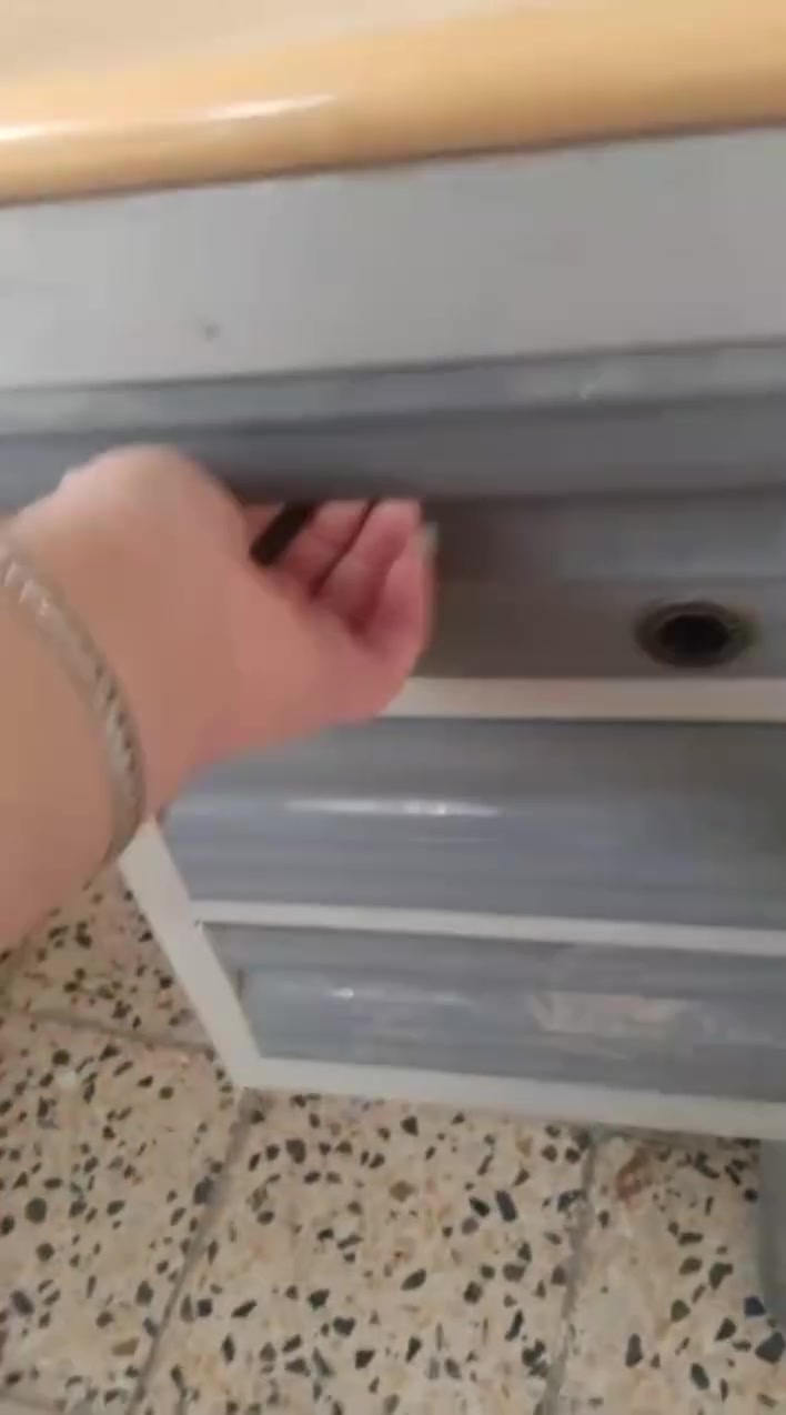 @السلام عليكم ميز اسنان كهربائي كامل مستخدم شيء قليل الرقم ***********
