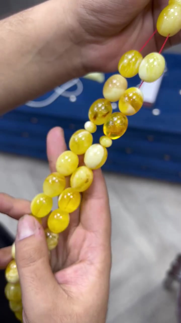السلام عليكم مسباح كهرب الوزن 122 اغرام الشاهد استندر من قطعه وحده  المسباح بي نمش بسيط جداً مثل ماواضح ٤ حبات تقريباً عدد الحبات 45 حبه المهتم خاص او اتصال ((*********** اتصال او خاص ماعندي واتساب ))
