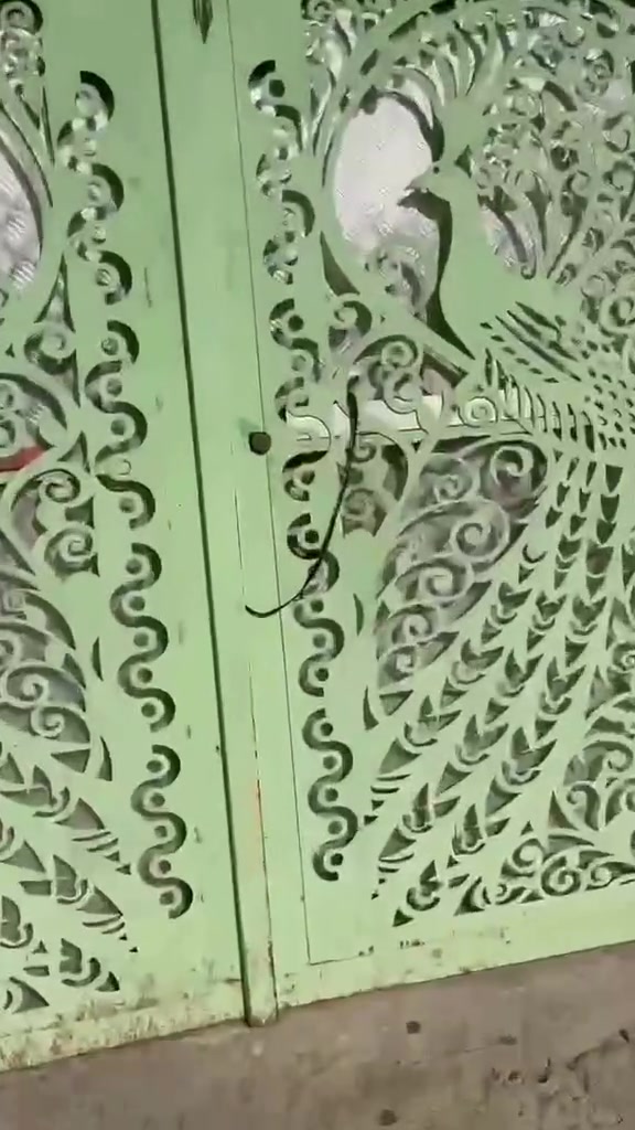 السلام عليكم

بيت مساحة ١٤٠ كامل 
يحتوي على مدخلين مطبخ واستقبال
وغرفتين نوم بمساحة ممتازة 
صالة جلوس واسعة ومريحة 
حمامات اثنين ما عدا التواليت الخارجي 
وكراج 

خدمات موجودة كاملة مي وكهرباء والتبليط جار العمل فيه

العنوان زراعي رئاسة العبيدي  
 والسعر مناسب جدا 

للاستفسار الاتصال على الرقم ***********
