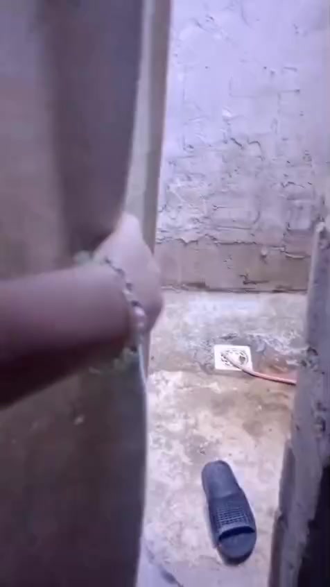 بيت يجار سده ثانيه قرب مدرسه كرفانات فرع حسينيه أهل بيت
سندويج جديد مايسرب مي 
مساحه60
بنأ مكمل نسبه80بلميه نقص ابواب وارضيه
ستفسار رقم واتساب ***********
