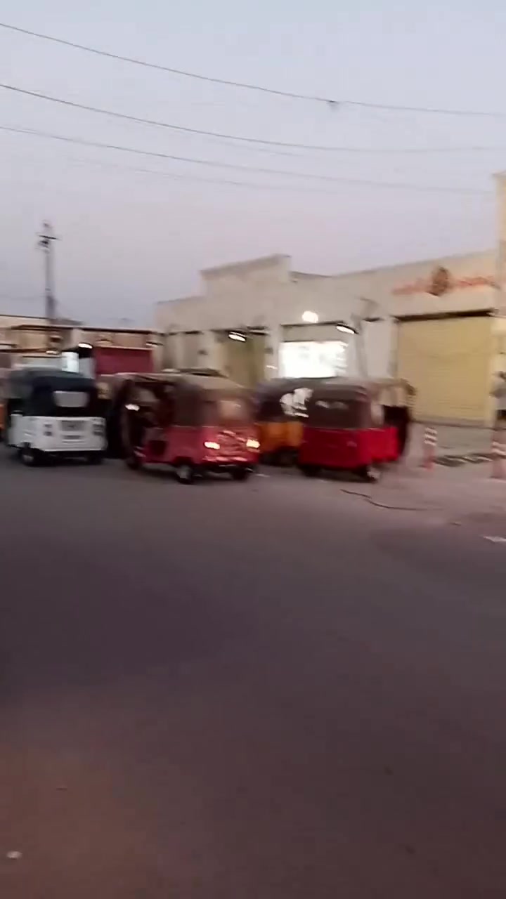 السلام عليكم اخوان عندي عقار للايجار يرهم مجمع طبي أو معهد تدريس الموقع الحسينية الراشدية خلف السوق الصغير مقابيل سوق الذهب التواصل عله الرقم ***********
