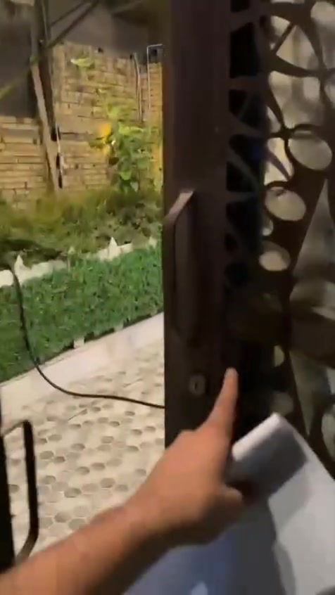 🏠 بيت زراعي للبيع – الناصرية / حي الأمير
📍 العنوان: حي الأمير، خلف المعهد الفني
📐 المساحة: 220 متر زراعي
🏡 بناء سنة 2021 – طابق واحد
📍 البيت ركن وواجهته حلوة على شارع عام
🔹 يتكون من: • غرفتين نوم، كل غرفة 5×5
• صالة كبيرة 7×4
• مطبخ 6×4
• ديوانية 7×4
• صحيات داخلية وخارجية
• كراج سيارات
• حديقة بمساحة 60 متر
💧⚡ كامل كافة الخدمات 
📲***********
#مكتب_النيزك_للعقار
