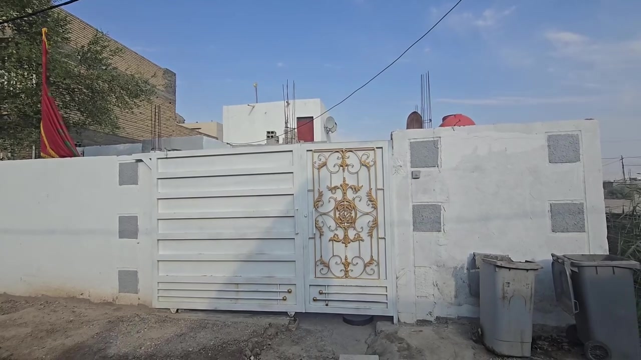 بيت طابو صرف للبيع 
المساحه الكليه 300متر
الوجه 15متر
النزال20متر
يتكون البيت من :غرفه نوم واحده +هول +صاله+ستقبال+مطبخ+صحيات داخليه وخارجيه 
خدمات كافه: كهرباء+ماء +مجاري+صب للشارع
عنوان البيت :واسط قضاء الزبيديه(حي الامير الاول)

للأستفسار اكثر اتصل علئ الارقام التاليه او مراجعه مكتب العايد للعقار 
عنوان المكتب : واسط قضاء الزبيديه _ حي السلام
***********منتظر
***********منتظر
