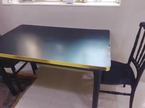للبيع طبلة جديدة استعمال كلش قليل مع كراسي اثنين .. السعر قفلة 70 ..العنوان بحي ميسان قرب جوهرة العرب بشارع المدينة مول .. ***********
