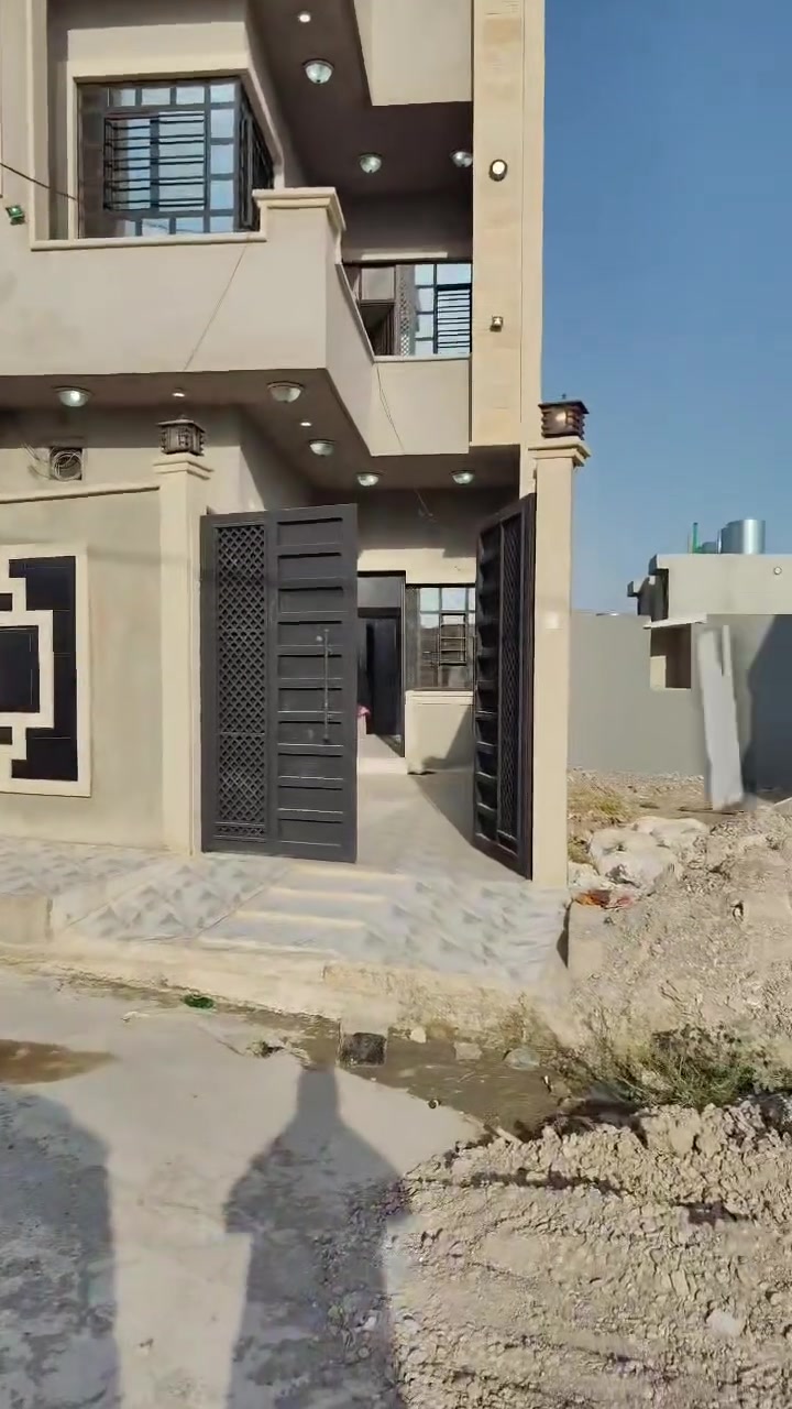 🏡دار للبيع 🏡
الموقع :-الملايين الثانيه(تقطيع الصائغ)
المساحه :-100م📍
الواجه :- 5م📍
الدار طابقين فول ⛳
(3غرف نوم 🛏️+هول للطابقين +استقبال +مطبخ )
صحيات للطابقين ✅
خدمات كامله✅
كرت بلديه ✅
اتجاه قبله ✅
الدار زيرو استلام فوري 📌
للاستفسار اكثر :- 
***********☎️
***********☎️
