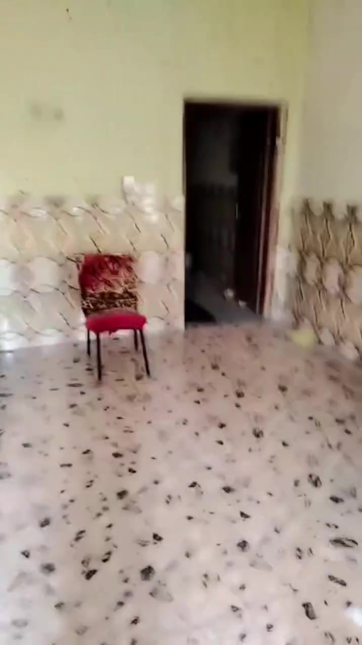 سلام عليكم بيت 100بالطعمه شارع مرتب غرفه نوم وصاله ومطبخ وخدمات سعر 450بي مجال مثل ما موضح بفيديو ***********
عرض 124
