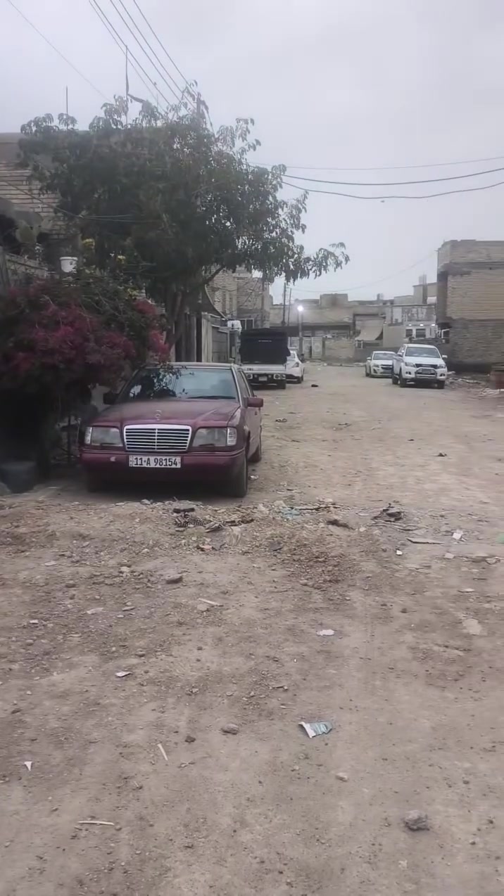 قطعه ارض مساحه 100 متر المكان حي النورين زاويره خلف الملحق ***********
