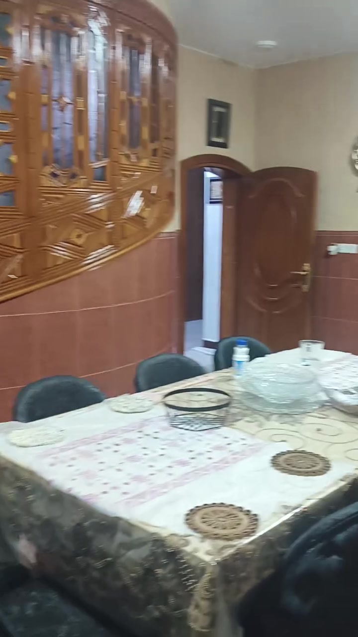 دار بالمهندسين درجه اولى طابقين مسلح اربع غرف نوم وصاله واستقبال ومطبخ حار وبارد 300م السعر 900 مليون الاتصال عل الرقم *********** ابواحمد@
