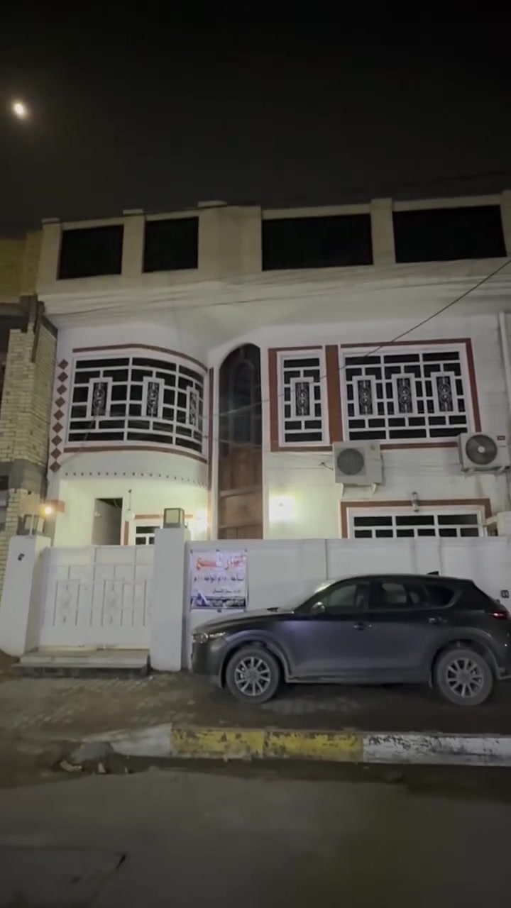 بيت للبيع طابقين دبل فاليوم مسلح طابقين مساحة ١٥٠ متر واجهة ١٠ متر نزال ١٥ متر يحتوي على مدخلين طرمة كبيرة +  خدمات خارجية + استقبال كبير + هول كبير + غرفة نوم + مطبخ + حمام غربي + خدمات صحية + منور الطابق الثاني ٤غرف نوم + هول كبير مع بلكونة + خدمات صحية الطابق الثالث  غرفة نوم + خدمات صحية + بيتونة + صطح اشتايكر البيت في منطقة الوشاش جهت الحمام شارع عريض ١٥متر قريب على شارع بلدية وحدة المنصور طابو صرف تليفون ***********واتساب ***********واتساب ***********او مراجعة مكتب الخبير للعقار ومن اللة التوفيق
