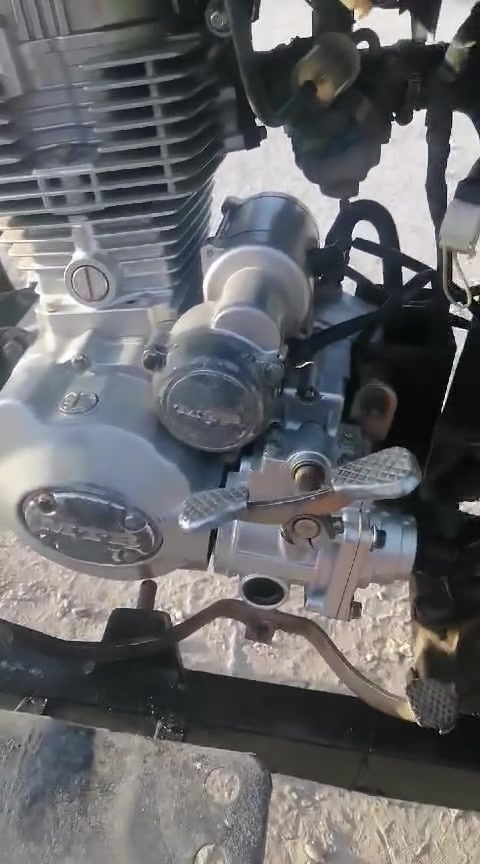 هاي العلويه 😂 للبيع والسعر بل خاص بيه خياس بل شاصي جه واحده كلك
