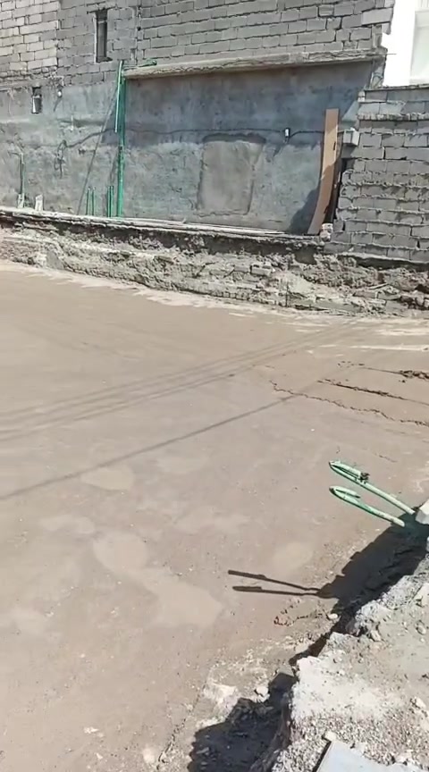 🏠 نصف قطعة أرض للبيع – الأمن الداخلي

📍 الموقع: الأمن الداخلي، خلف مركز الشرطة، بالقرب من شارع أسواق أبو دعاء / أبو مصطفى.

🔹 المساحة: 125 م²
🔹 الواجهة: 6.25 متر
🔹 الأرض مقلوعة ومجهزة بالكامل للبناء
🔹 تم عمل دفان سبيس درجة أولى مع حدل الأرض بطبقتين.
🔹 تم استخدام ما يقارب 2 طن سمنت للطبقة الثانية لضمان تماسك وتجهيز الأرض للبناء.
🔹 جاهزة للبناء مباشرة.

📑 السند: البائع صاحب السند الأصلي، والتعاقد يكون مع صاحب نصف القطعة.

💰 السعر: 115 مليون دينار عراقي وبي مجال 

📞 للاستفسار والاتصال:
***********

✨ موقع جيد، أرض مجهزة، وجاهزة للبناء دون الحاجة إلى أعمال تأسيس الأرض من جديد.

نص مكتوب في الصور:
- نصف قطعة أرض للبيع حي قوى الأمن الداخلي 125 م2 6.25 متر مقلوعة وجاهزة للبناء دفان سبيس درجة أولى حدل الأرض بطبقتين تم استخدام تقريباً 2 طن سمنت للطبقة الثانية السند البائع صاحب السند الأصلي، والتعاقد يكون مع صاحب نصف القطعة. الموقع حي قوى الأمن الداخلي خلف مركز الشرطة شارع أسواق أبو دعاء أو أبو مصطفي. المساحة 125 م2 الواجهة 6.25 متر السعر 115 مليون دينار عراقي للاستفسار والاتصال *********** موقع جيد، أرض مجهزة، وجاهزة للبناء مباشرة.