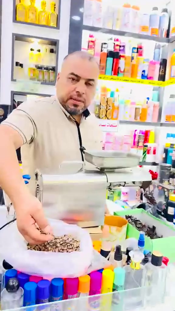 🌿✨ لكثرة الطلب على زيت الخروع… رجعنا وفرنالكم من جديد! ✨🌿
 زيت الخروع الأصلي المعصور على البارد
💯 زيت أصلي ونقي، بجودة عالية
🌿 نوفر لكم أجود أنواع الزيوت الطبيعية
✨ زيوت أصلية ونقية 💯
للاستفسار////// ***********
📍 العنوان: حلة – السوق الكبير، مجاور سوق السلام، مقابل جامع الحلة الكبير.
🚚 تتوفر خدمة التوصيل
✨🌿 من الطبيعة نختار لكم الأفضل… ومن عطور الثقلين نوفره لكم بكل ثقة
