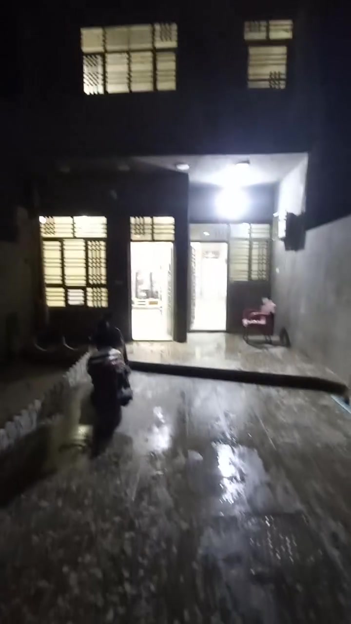 السلام عليكم للبيع بيت البلديات الزراعي الضباط الثانية خلف المعسكر بداية الشارع العريض الاستفسار على الرقم *********** موجود على الواتساب بيع مستعجل
