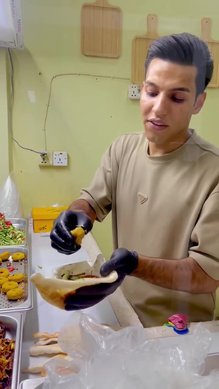 العنوان حي نداء شارع المكاتب قرب موقف الكيات
***********توصيل داخل النداء الف
