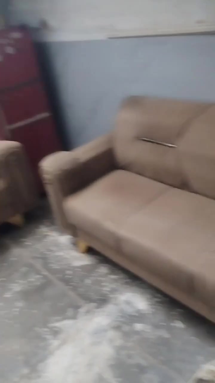 تخم نضيف ١٠ مقاعد
سعره ١٥٠ الف
*********** نهروان
