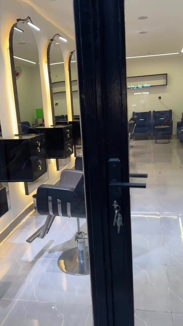 سنتر للبيع جاهز من كولشي
يرهم نسائي ورجالي
بي ٥ كراسي  اماجرات 
موقع السنتر طويريج حي الشهداء 
سبلت مولده وطني يشتغل
اجاره سنوين مدفوع اجاره كلش مناسب 
للشراي بس يدخل ***********
