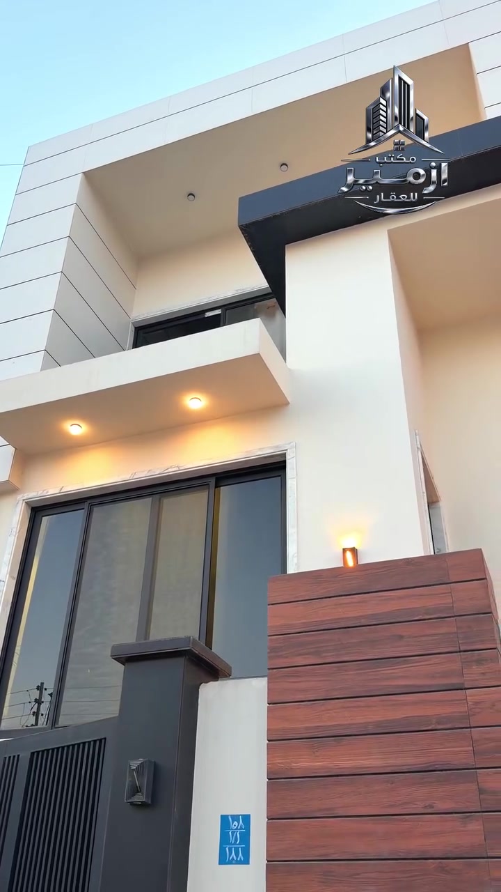 ​🏠 دار حديث للبيع – تصميم عصري وموقع مميز 🏠
فرصة ممتازة لاقتناء منزل ! دار مصممة بأحدث الطرازات المعمارية وتوفر أقصى درجات الراحة والرفاهية

📍 الموقع: الموصل – حي الأمن، قرب مسجد اليمامة
📐 المساحة: 204 م²
📏 الواجهة: 12 متر

تفاصيل الدار:
• 🛏️ 4 غرف نوم
• 🛋️ 1 غرفة استقبال
• 🏡 2 هول
• 🌿 حديقة داخلية
• 🍳 2 مطبخ
• 🚿3 الحمامات 

📞 للاستفسار والتواصل:
***********
***********
***********

🏢 مكتب إزمير للعقار
