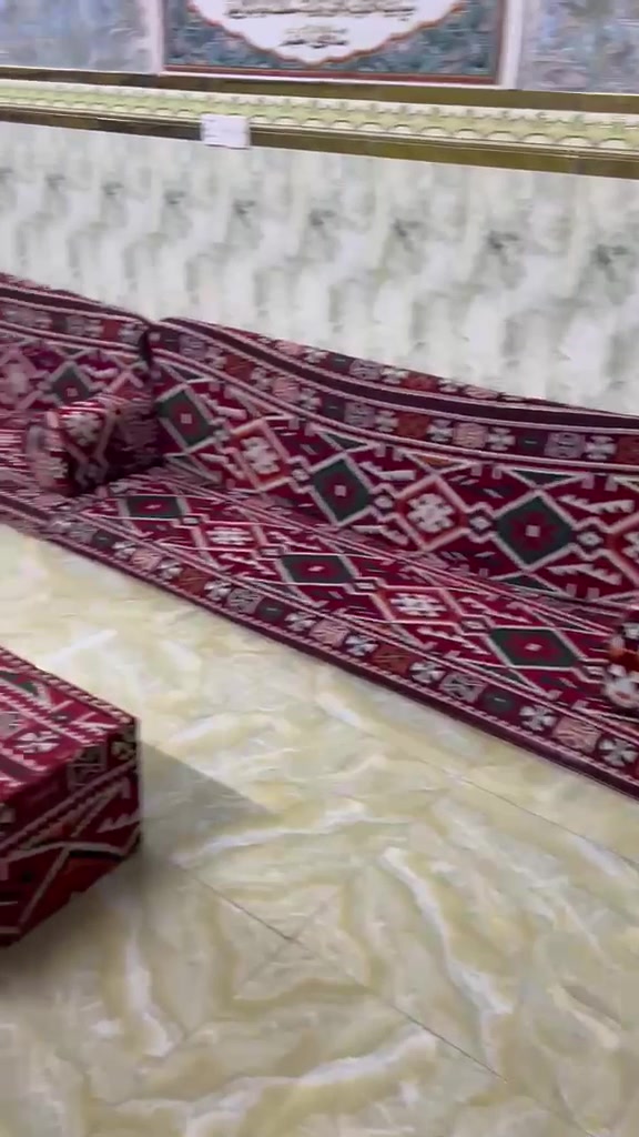 السلام عليكم 
عندي ديوان للبيع  الطول 6ونص العرض 3وربع 
السعر 300وبي مجال 
الاستفسار *********** 
لو علئ حساب الانستاء
@_84e8
عيني الديوان هذا وين موقعه بالضبط؟ يعني بأي منطقة/محافظة حتى المشتري يعرف إذا يگدر يجي يشوفه أو يستلمه.: 
بغداد. مدينه الصدر 
الديوان جديد لو مستخدم؟ وإذا مستخدم، بيه أي عيوب أو تمزق أو بهتان بالألوان؟: 
مستخدم 
التسليم شلون يكون: أكو توصيل لو الاستلام من نفس المكان؟ وبيك مجال على السعر لو لا؟: 
الاستلام من نفس المكان 