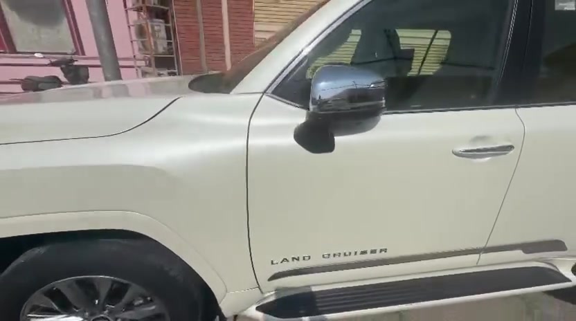 السلام عليكم
للبيع | تويوتا لاندكروزر VX Limited 2024 SAS
 لاندكروزر VX Limited – موديل 2024 – SAS

اهم المواصفات:
• 4 كاميرات
• حساسات امامية وخلفية
• كراسي امامية وخلفية تبريد وتدفئة
• كراسي كهربائية مخمل
• دفع رباعي 4×4
• محرك V6 سعة 4.0 لتر
• قير اوتوماتيك 6 سرعات
• مواصفات VX Limited

✅ السيارة نظيفة جدا وحالتها ممتازة
✅ مكفولة من الحادث والطخة
✅ جاهزة للفحص بأي مكان

💰 السعر: 7 شدات و8 اوراق — بيها مجال
📍 كربلاء
📞 ***********
الفحص مفتوح بأي مكان.
