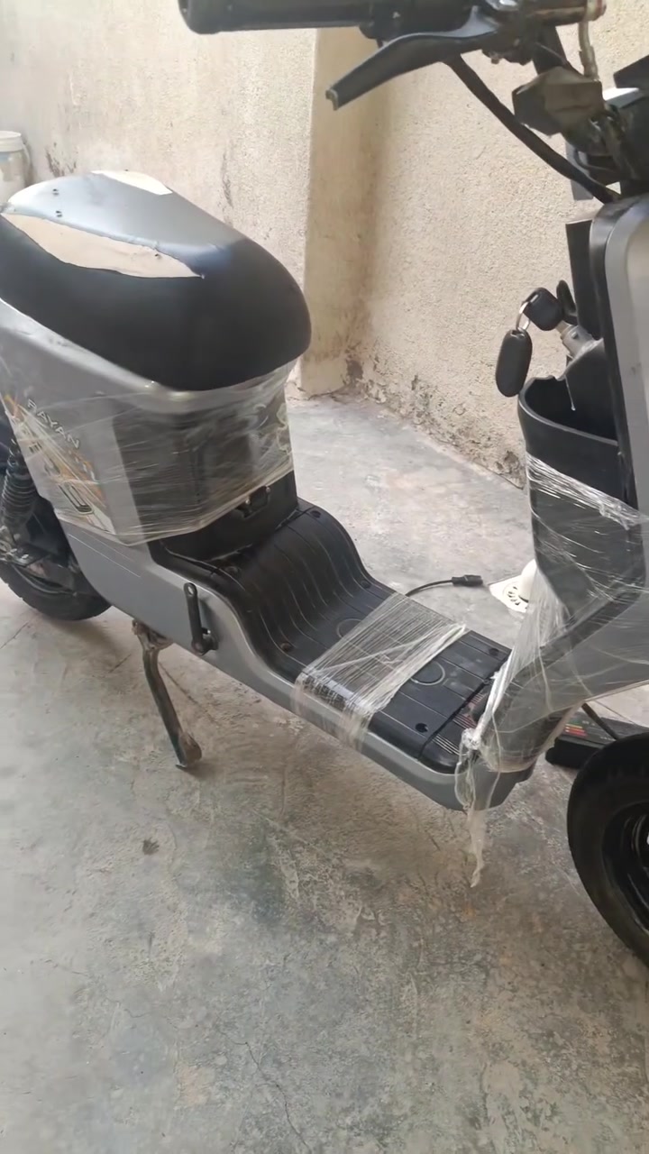 ار ٩ • نظيفه ٩٠٪ • ما بيها بطاريات