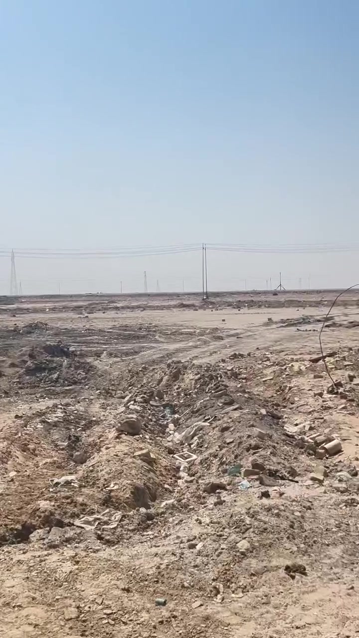 السلام عليكم قطعه للبيع بسعر جدا مناسب 45 وبيها مجال شارع 15 موقع جيد حي الرياض ***********
