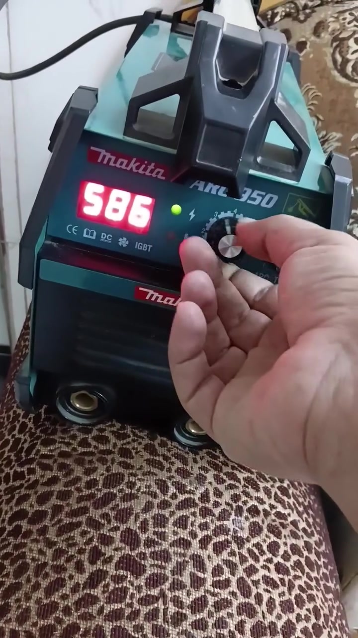 السلام عليكم مكينه لحيم جديده ستعمل مر واحده فقط المكان بغداد الكريعات/ ***********/واتساب@
