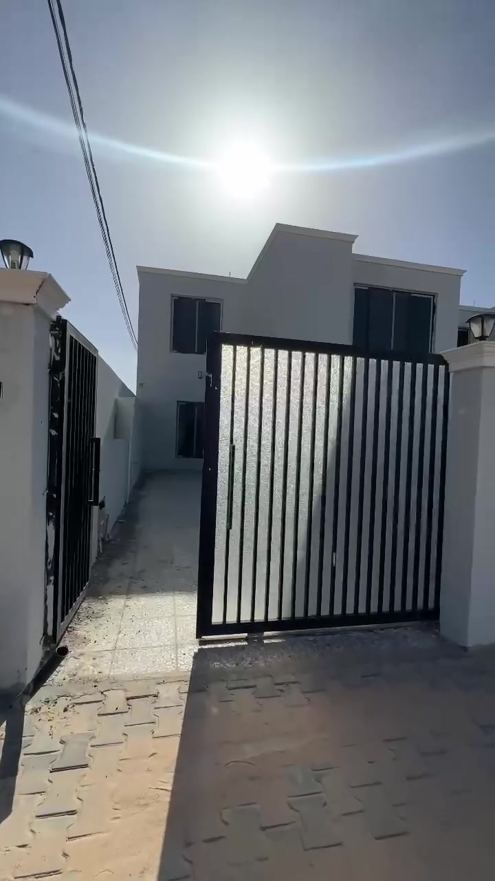 دار للبيع في مجمع ابو تراب المربع الذهبي 250م طابقين 
غرف 4 ، صالة، استقبال، مطبخ حار بارد، كراج وحديقة 
يباع نقد سند حر 
للأستفسار الاتصال على الارقام 
*********** - ***********
